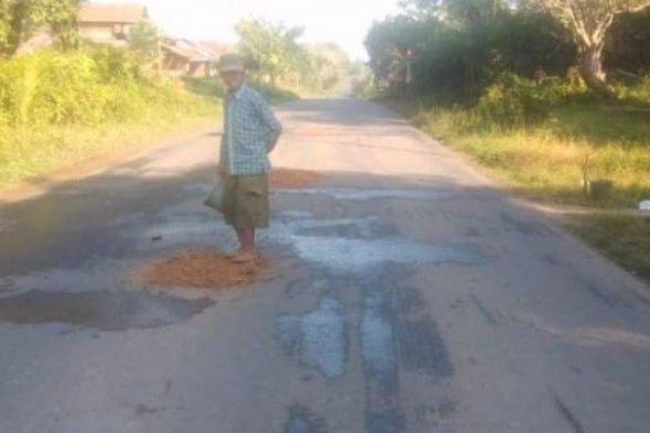 Jalan Simpang Belimbing menuju Simpang 5 Pendopo PALI dalam tahap perbaikan
