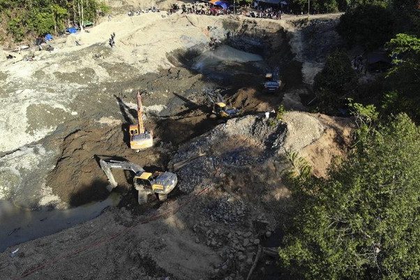 Foto: Tambang Emas Ilegal di Sulteng Longsor. (AP/M. Taufan)