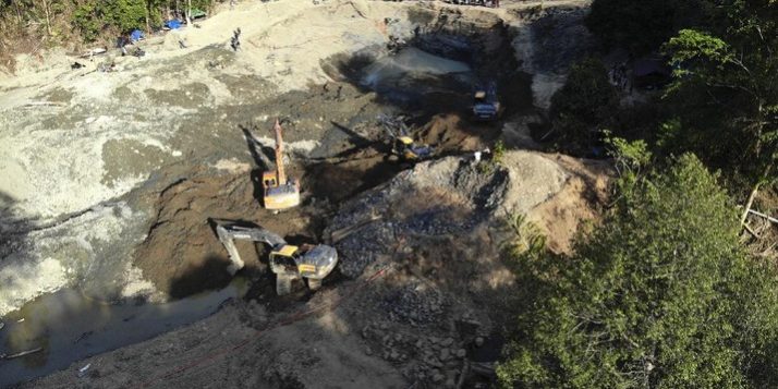 tambang-emas-ilegal-di-sulteng-longsor-apm-taufan-1_169 Foto: Tambang Emas Ilegal di Sulteng Longsor. (AP/M. Taufan)