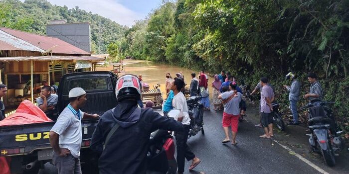 penampakan-jalan-bangko-kerinci-di-pangkalan-jambu-merangin-putus-akibat-terendam-banjir_169